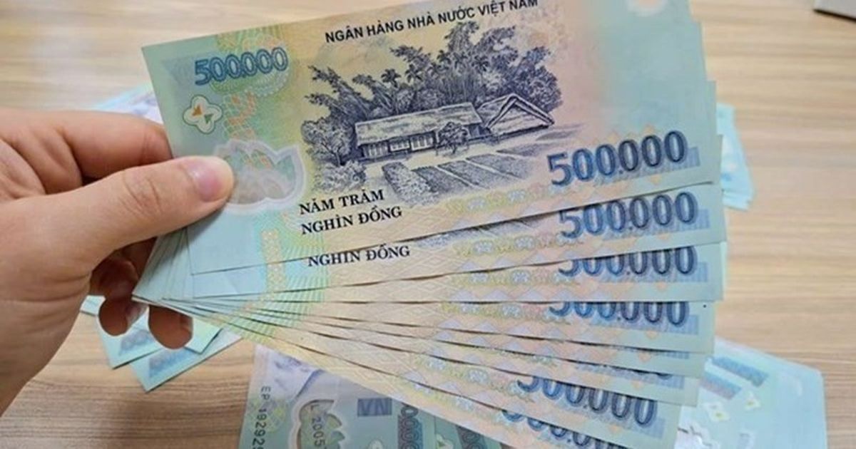 Đảng viên thuộc trường hợp nào sẽ được tặng bổ sung 900.000 đồng (gồm 500.000 đồng tiền mặt và 400.000 đồng tặng phẩm) theo Nghị quyết 64?